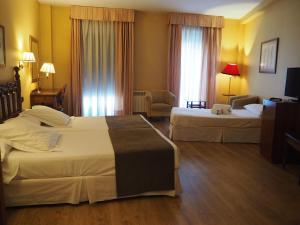 Triple Room room in Hotel Puente Romano de Salamanca