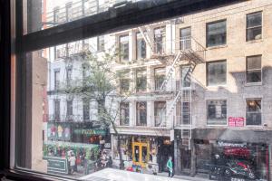 SoHo 2BR w balcony wd nr WF NYC-905