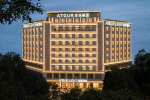 Atour Light Hotel Huizhou Jinshanhu Ganghui - 3hvězdičkové hotely ve městě Chuej-čou