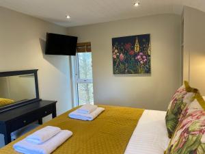 Beechnut Lodge with Hot Tub