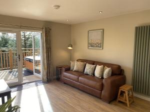 Beechnut Lodge with Hot Tub