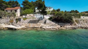 Charming beachfront villa on the island Šolta