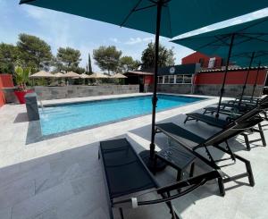 Hotels Urban Style Cannes Mouans-Sartoux - Piscine Exterieure - Parking Gratuit : photos des chambres