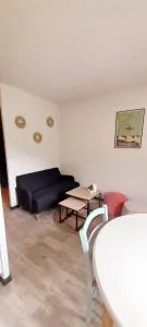 EUGENIE DE LUZ, T2 4 personnes, belle vue, avec parking - 吕兹-圣索沃尔