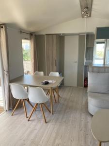 Campings MOBIL HOME RESIDENTIEL TOUT CONFORT 2 CH : photos des chambres