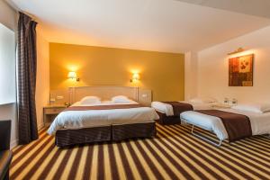 Hotels Logis L'Abreuvoir : photos des chambres