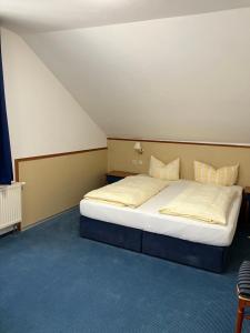 Triple Room with Bathroom room in Hotel am Bayrischen Platz