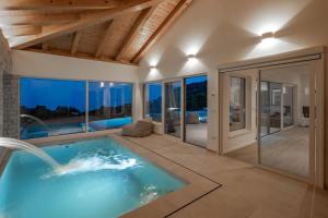 Luxury Villa Dana Indoor Pool and Sauna - Happy Rentals