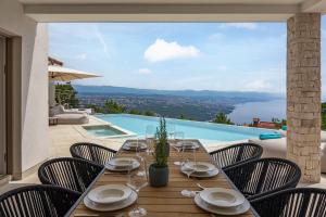 Luxury Villa Dana Indoor Pool and Sauna - Happy Rentals 