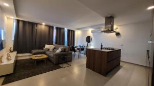 Stylish - Modern - Large Terrace - 2 Bed - 200 M From Sea - Fully Air Con