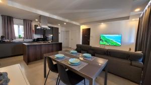 Stylish - Modern - Large Terrace - 2 Bed - 200 M From Sea - Fully Air Con
