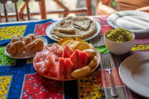 Beachhouse with AC, wifi, generator breakfast incl