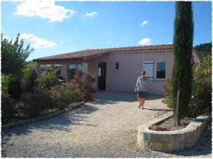 Maisons de vacances Les Bastides d'helvie : Maison 2 Chambres