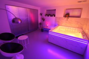 Appartements Bienvenue chez DaLo, jacuzzi, art et modernite : photos des chambres