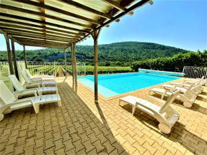 Maisons de vacances Gite 12-14p avec vue piscine chauffee terrain de petanque et jeux exterieurs : photos des chambres