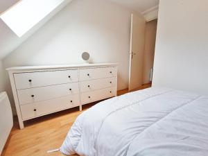 Chez Charlotte, T3 duplex, vue montagne, parking gratuit, ascenseur, 4 personnes