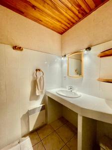 B&B / Chambres d'hotes Ferme Auberge Du Roc : Chambre Familiale