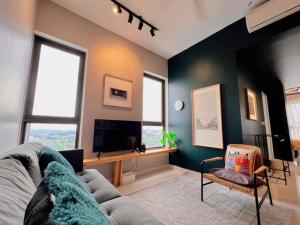 Studio Staycation DSara @ Linked MRT, Near Thomson Hospital & Sungai Buloh Hospital