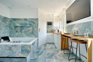 welcome to Santorini