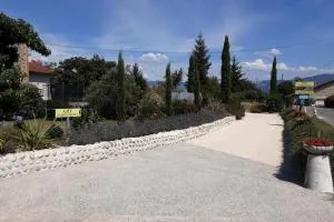 Gite Les Galets Chantants Saint hilaire du rosier - 圣拉提尔