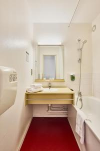 Hotels Hotel Saint Laurent : photos des chambres