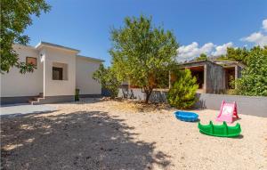 2 Bedroom Awesome Home In Seline 