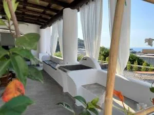 Casa Rina, in centro a Malfa - Leni