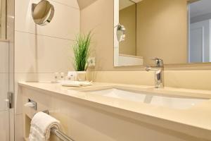 Double Room with Lake View room in Hotel am Delft