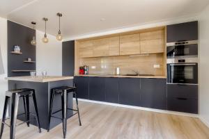 Résidence avec piscine, chalet pour 4