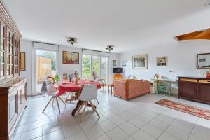Maisons de vacances Les Rochambelles - Maison avec terrasse : photos des chambres