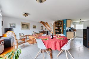 Maisons de vacances Les Rochambelles - Maison avec terrasse : photos des chambres