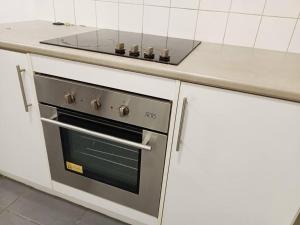 PROMO 2-Bedroom Villa Next to Train Station, FREE PARKING