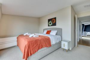 Luxury Penthouse with AC Terrace & View-Le Marais