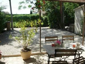 Appartements l'Atelier Des Garrigues, havre de fraicheur : photos des chambres