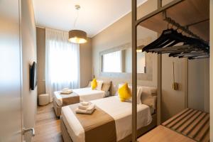 Three-Bedroom Apartment - Via Paolo da Cannobio 12