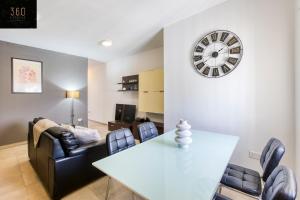 Spacious central 2BR, just off UNI & Hospital & WIFI by 360 Estates