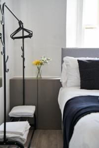 1 BDR Apt By Caledonia Luxe Stays Short Lets & Serviced Accommodation Lanark