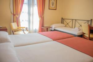 Double Room with Extra Bed room in YIT Vereda Real