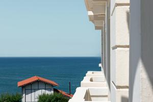 Hotels Regina Experimental Biarritz : Suite Lit King-Size - Vue sur Océan