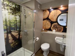 Hare Lodge with Hot Tub