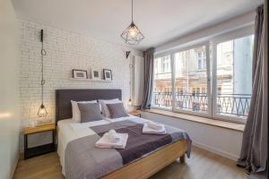 Industrial Look Apartment Top Centre + Free Parking