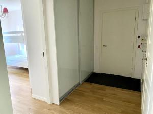 2 br apartment w balcony, wifi, parking