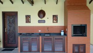 Casa Guaratuba-Barra do Saí - "Recanto de Milady" - 80 m da Praia