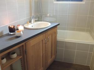 Appartement rénové, centre station, 3 étoiles, parking, proche vieux village - FR-1-598-44