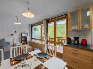 Appartement moderne avec balcon, wifi, accès pistes à Courchevel - FR-1-563-84