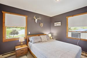 Crystal Lake Vacation Rental, 3 Mi to Betsie River