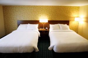 Queen Room room in Fairfield Inn & Suites by Marriott London