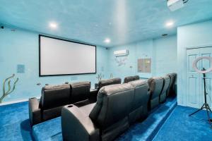 Cozy home with private pool 8809