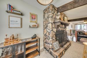 Ruidoso Home w Balcony ~ 16 Mi to Ski Apache!
