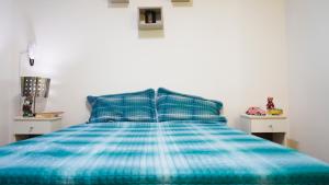 Studio Bourbon Shopping